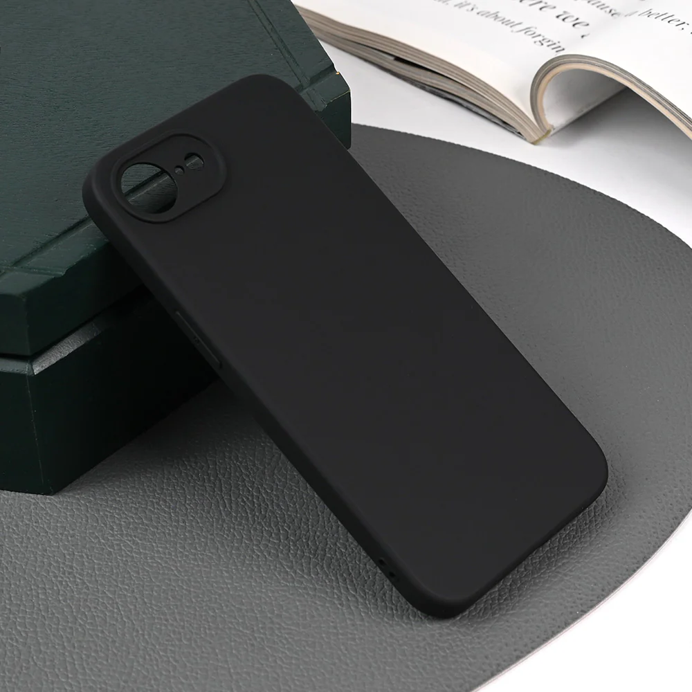 Torbica silikonska Skin za iPhone 16e 6.1 mat crna