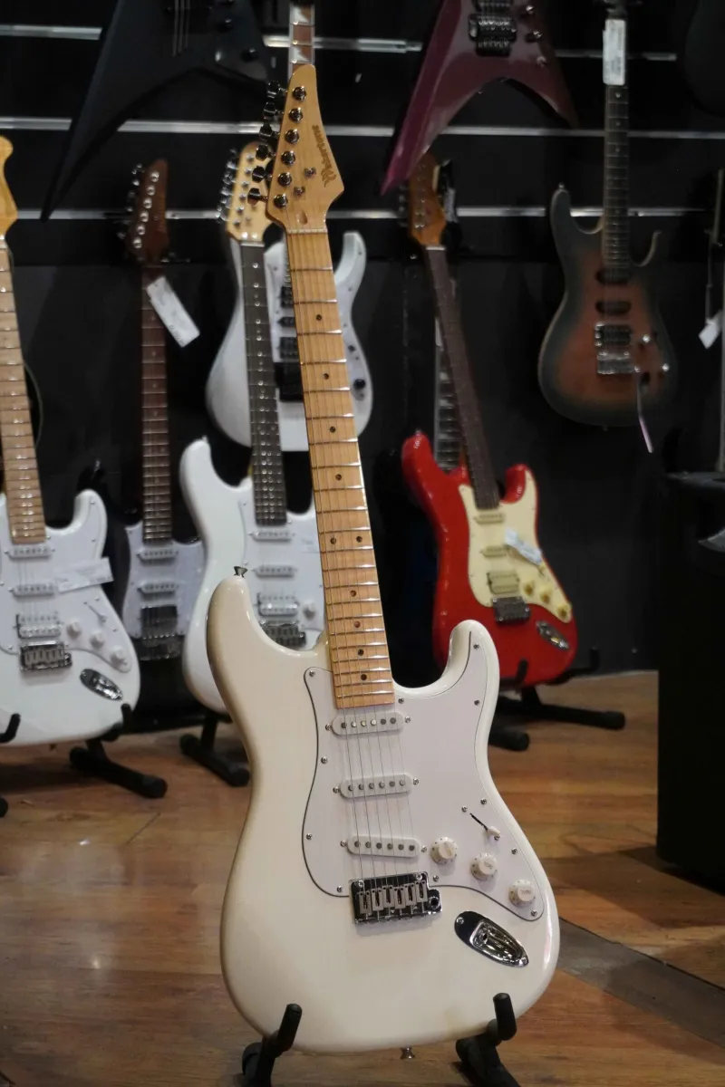 Wakertone VK62-WH Električna Gitara Bela Tri Singl magneta