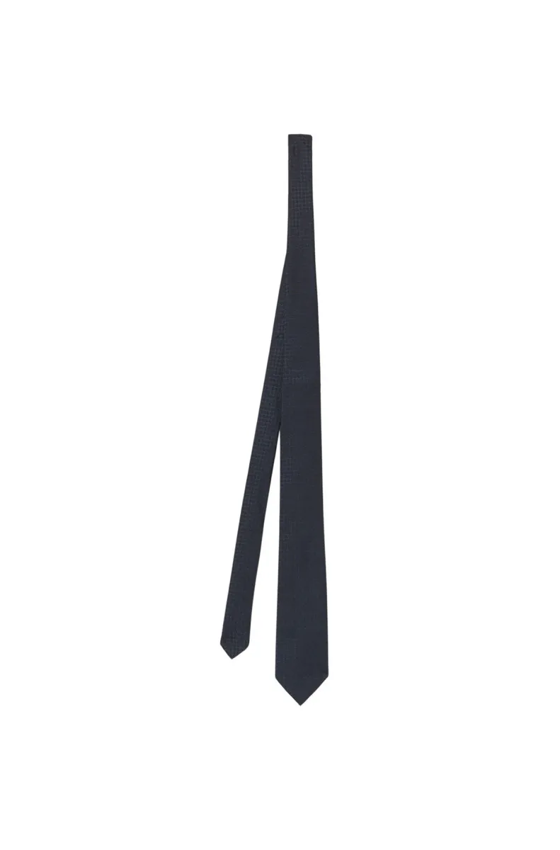 Elegantna muška kravata