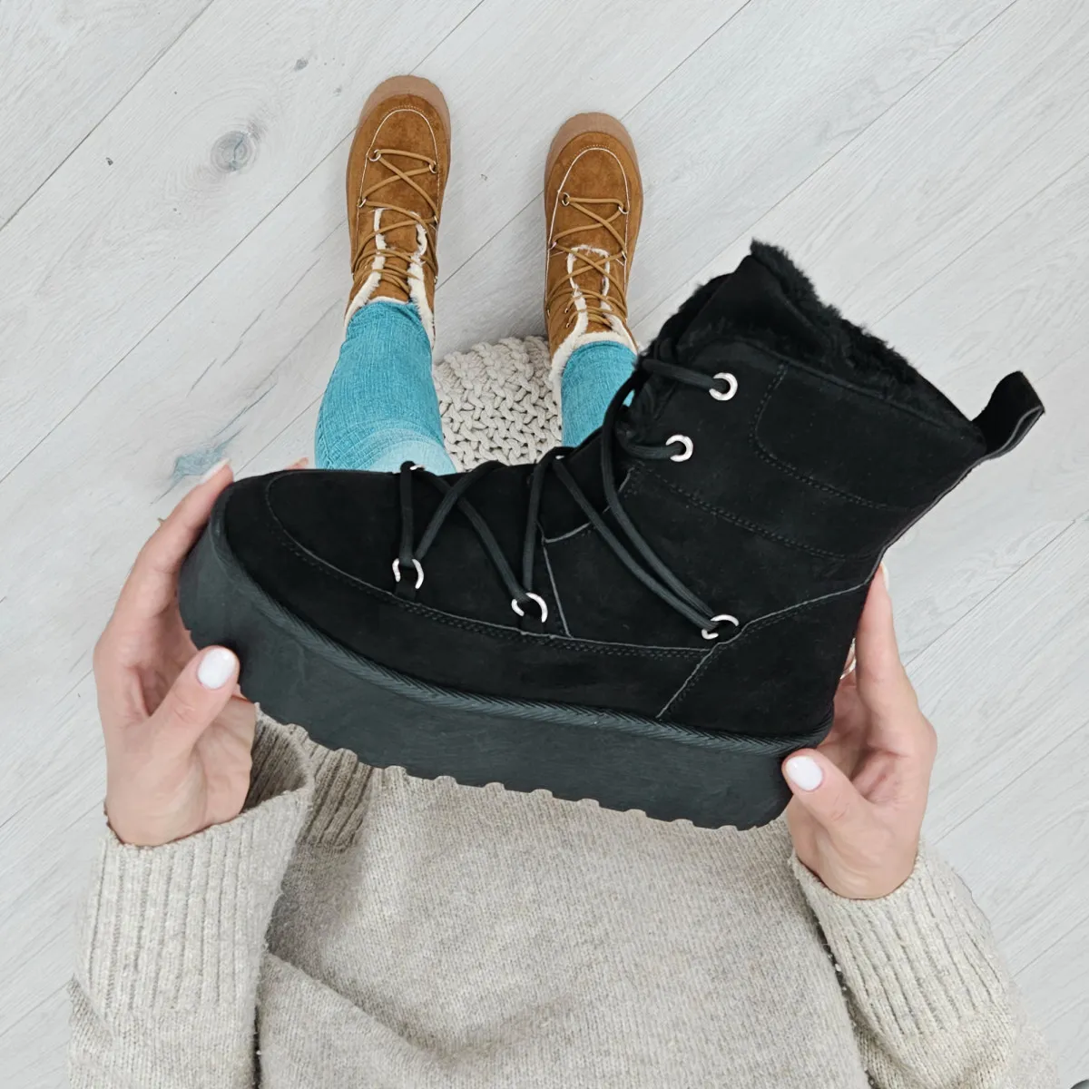 Mini boots