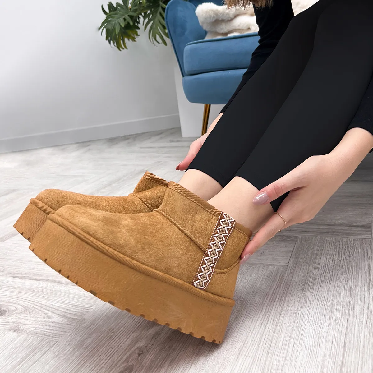 Mini boots