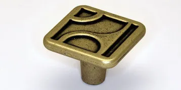 Dugme za nam. 28x28mm patin. mesing Gamet