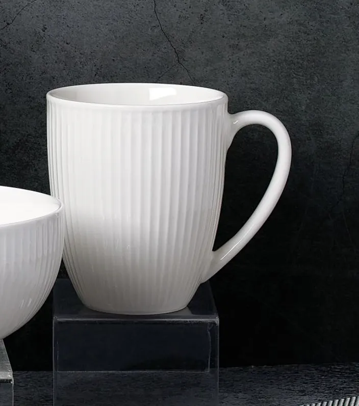 Šolja za čaj Embossed Stripe 350ml bela