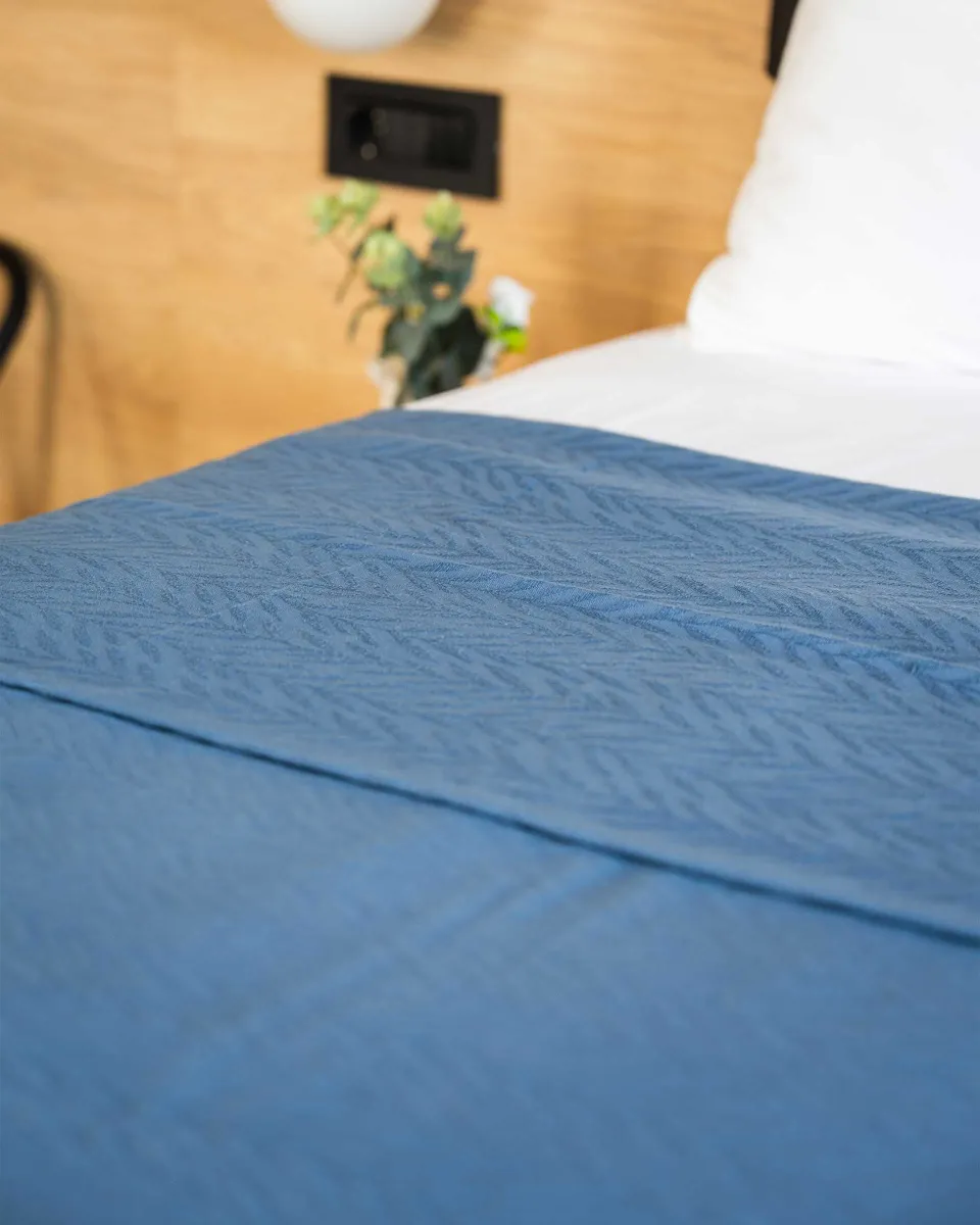 Prekrivač za franc. krevet Jacquard  240x260cm 250g/m2 tamno plavi