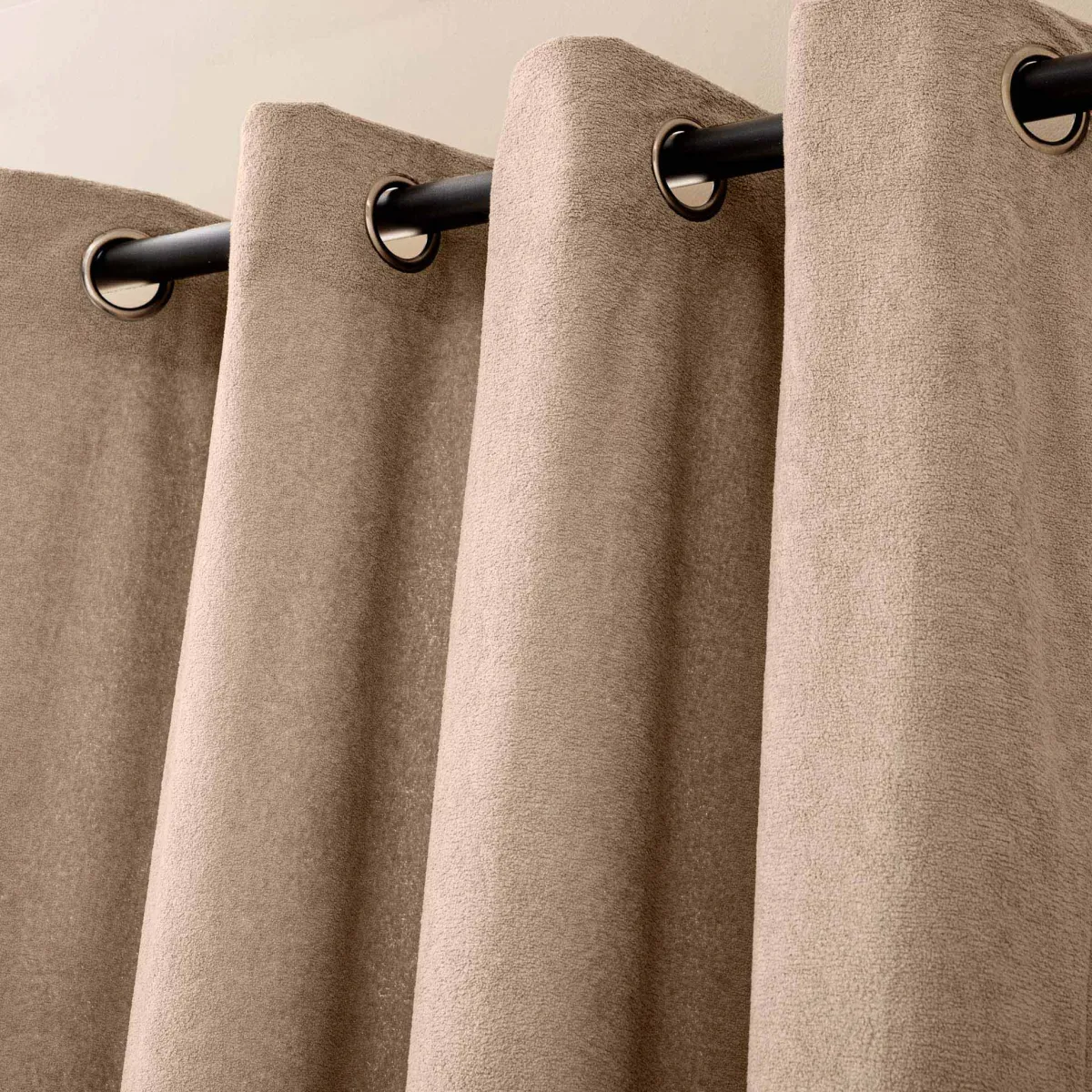 Zavesa Winona 140x260cm sa otvorima za garniš.smedja D. d Interieur