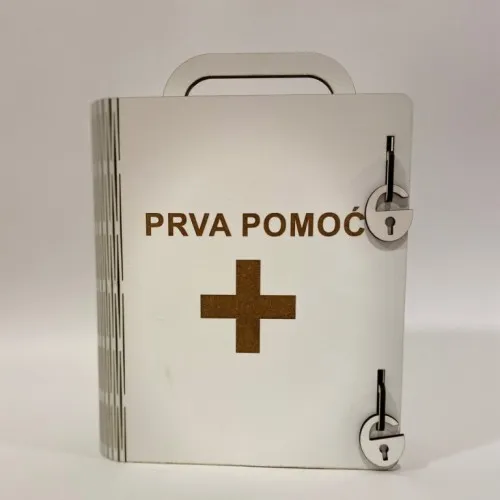 Kutija knjiga sa natpisom Prva pomoć