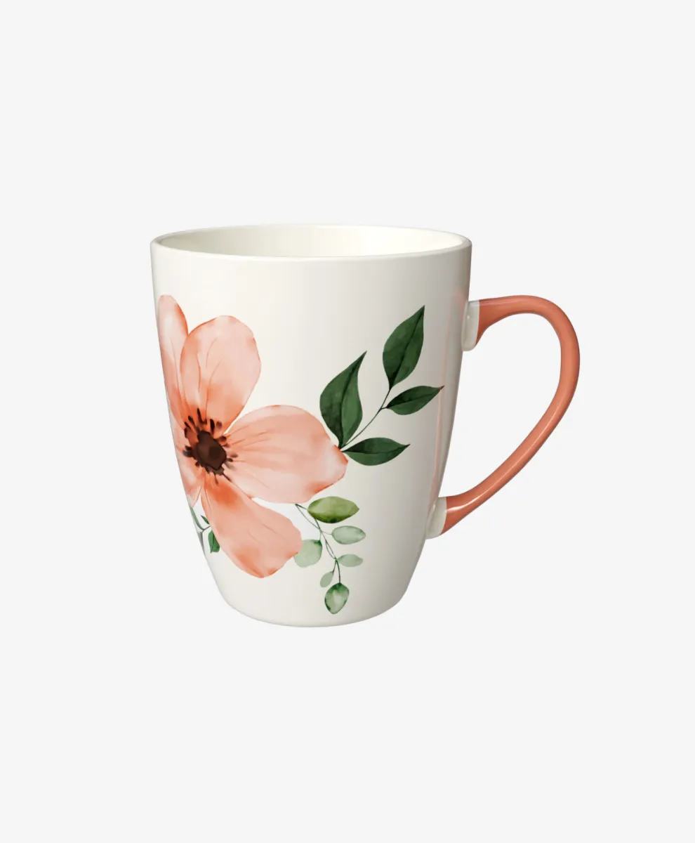 Bela šolja od porcelana sa cvetnim dezenom