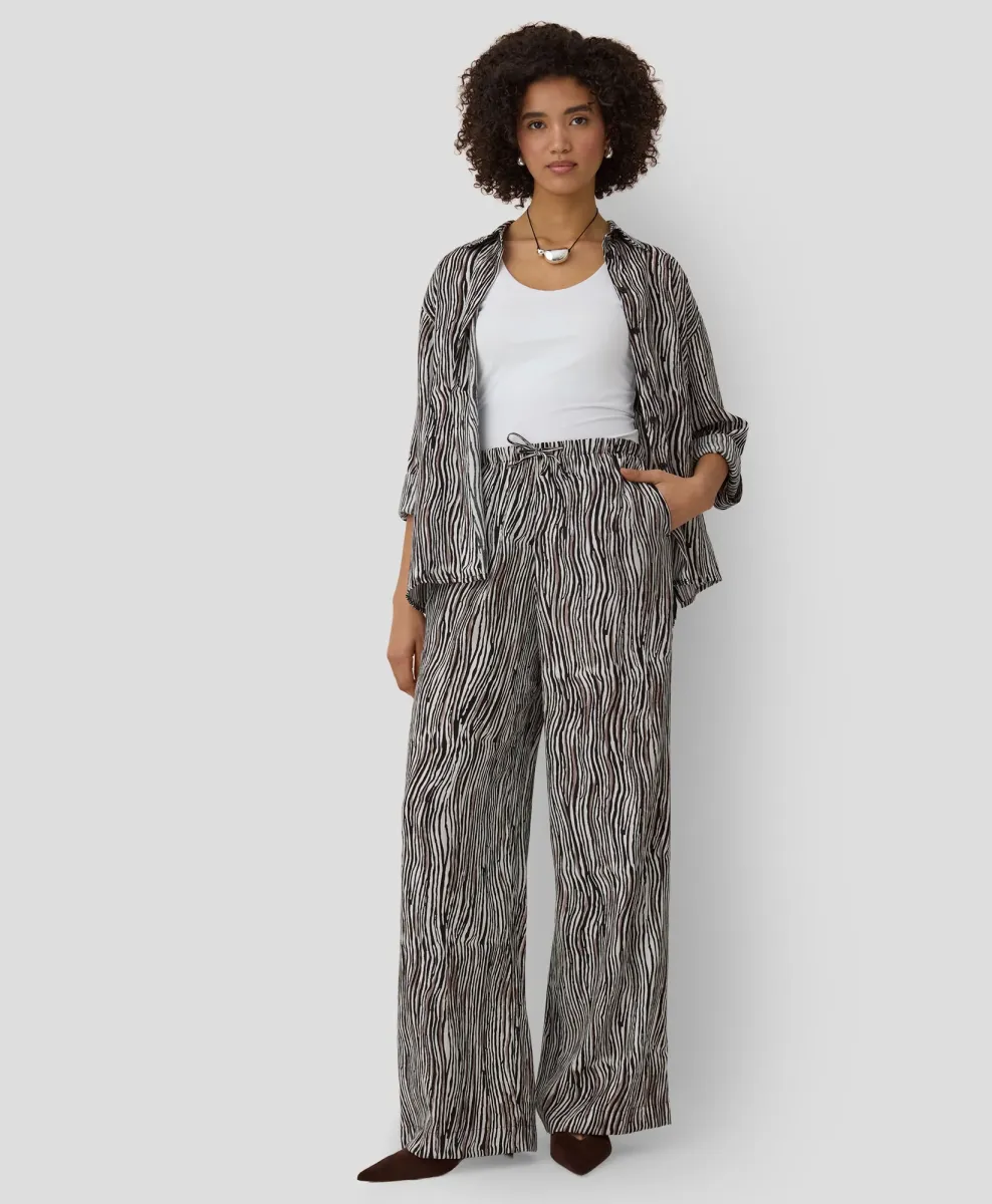 Ženske pantalone sa zebra dezenom