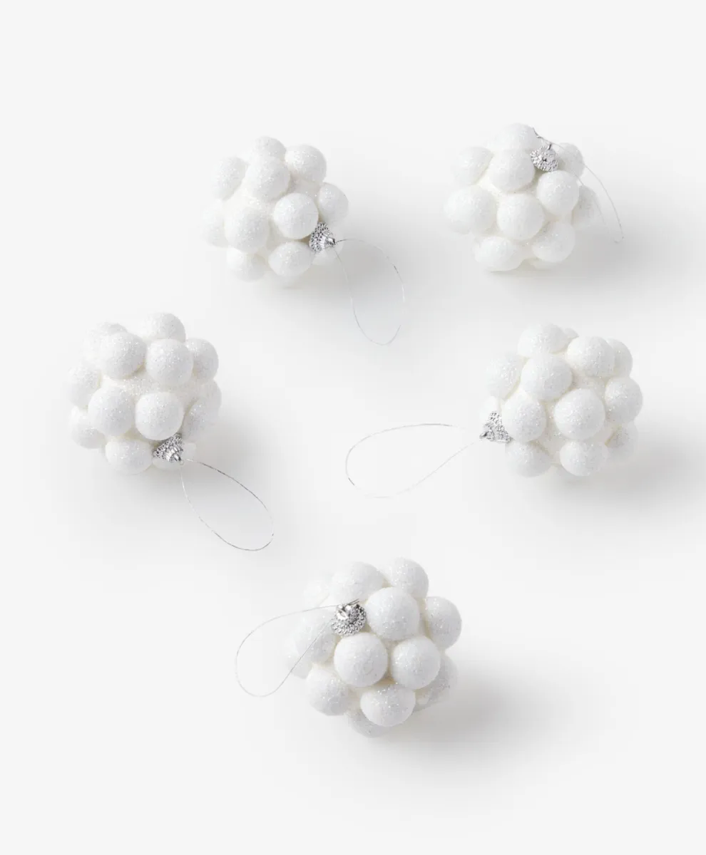 Set od 5 belih ukrasa za jelku u obliku šišarke