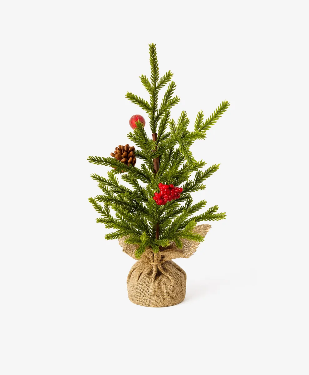 Veštačka jelka sa dekoracijom