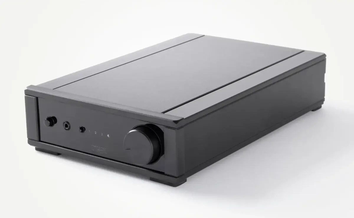 Rega iO Black - Integrisano pojačalo