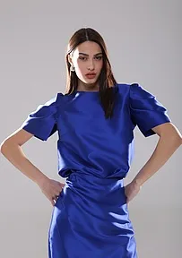BLUZA SA NAGLAŠENIM RUKAVIMA