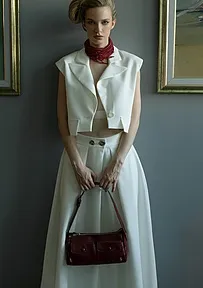 ELEGANTAN PRSLUK SA IZREZOM NA RUBU