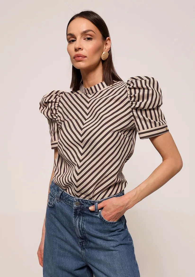 PRUGASTA BLUZA SA PUF RUKAVIMA