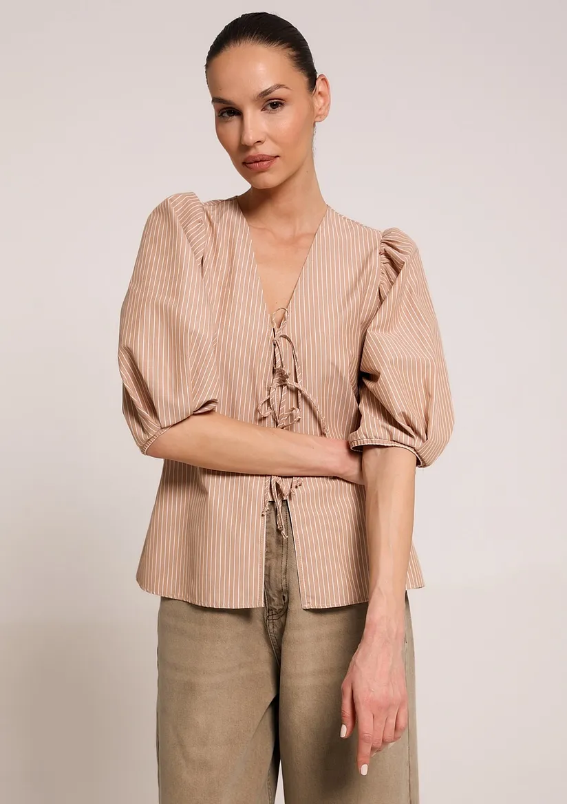 PRUGASTA BLUZA SA VEZIVANJEM