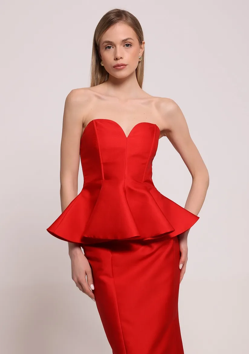 TOP SA PEPLUM DETALJEM