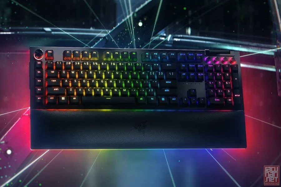 Razer BlackWidow V4 Pro - Mechanical Keyboard (Green Switch), Black (RZ03-04680200-R3U1)