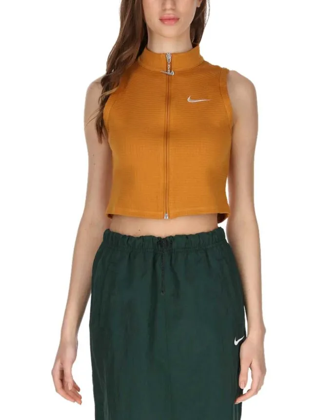 Nike sportswear swoosh