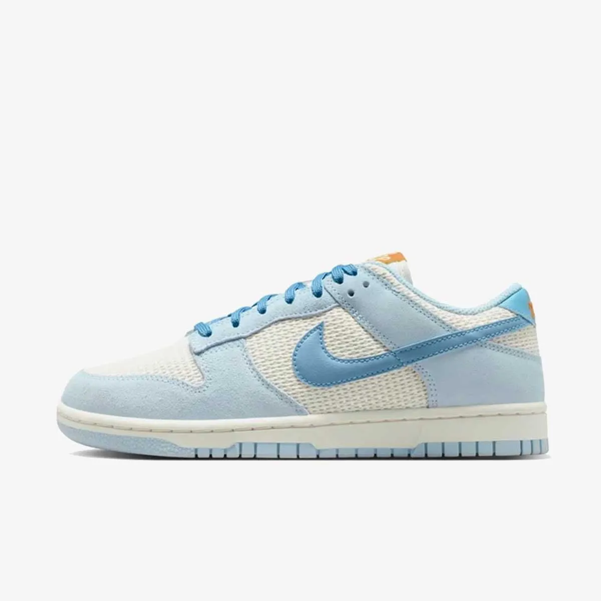 W nike dunk low se