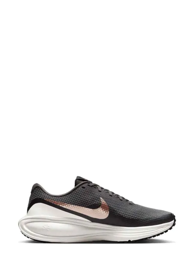W nike revolution 8