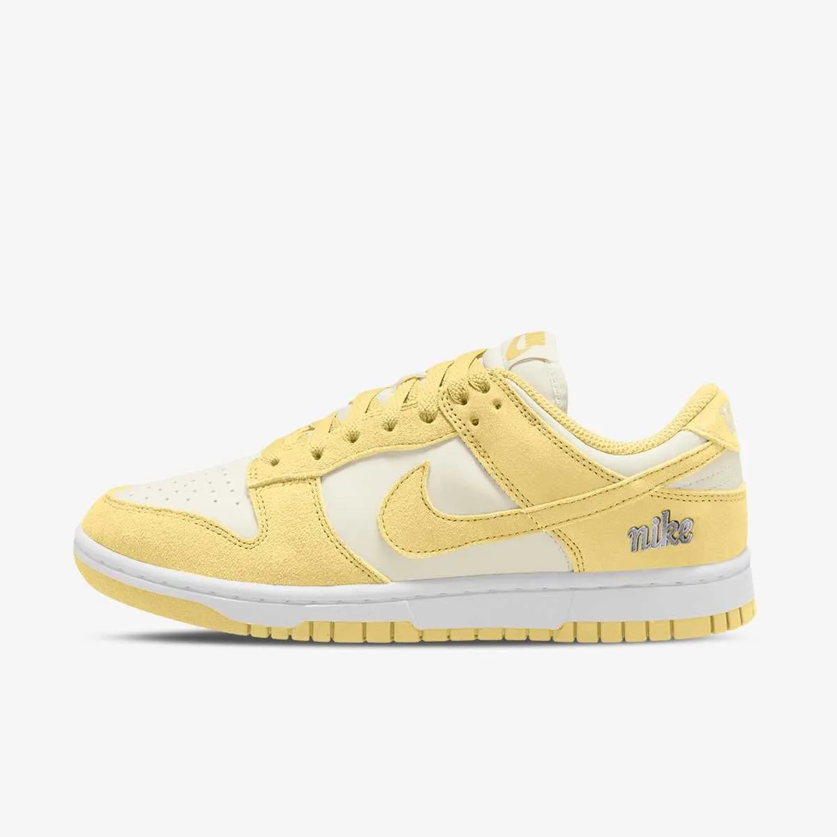 Wmns nike dunk low se