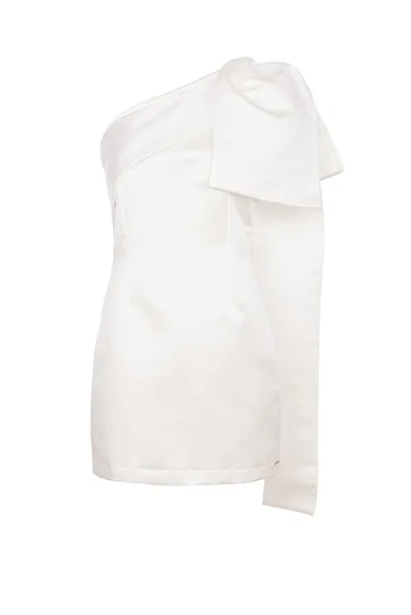 Asimetrična mini haljina na jedno rame sa raskošnom mašnom