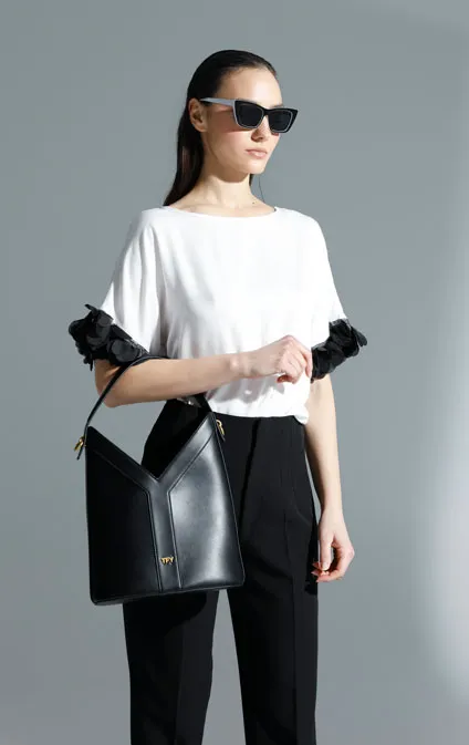 Elegantna bluza sa dekorativnim rukavima