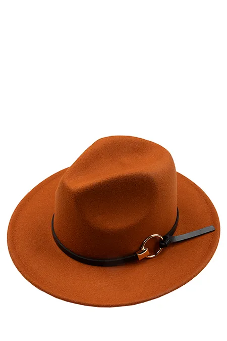 Ženski šešir sa kontrasnim kaišem