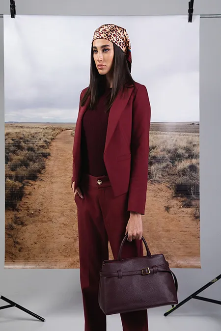 Ženski kratki sako bez kopčanja sa kragnom i reverima