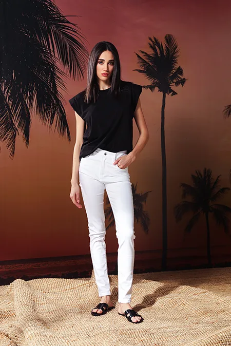 Pantalone ravnog kroja  sa gajkama na pojasu