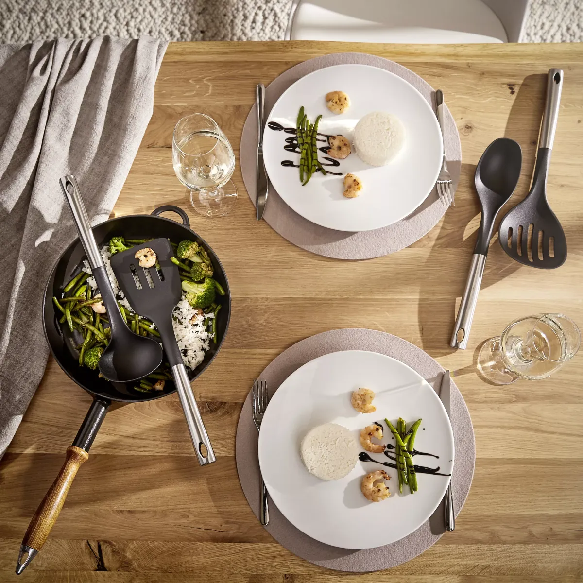 SET KUHINJSKOG PRIBORA